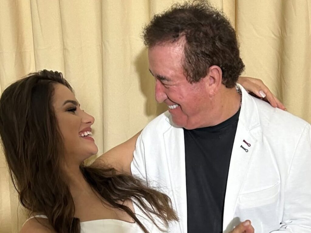 Apos-esposa-desativar-perfil-Amado-Batista-confirma-que-esta-solteiro-em-show.jpg