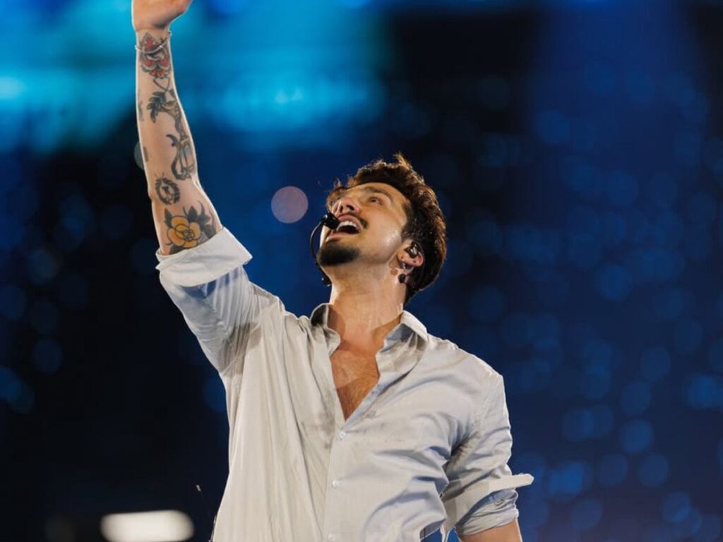 luan-santana-faz-historia-em-curitiba-e-emociona-fas-com-megashow-de-18-anos-de-carreira.jpg